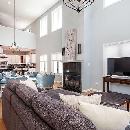 Eclectic Stylish And Cozy Milwaukee Unit Villa Exterior photo